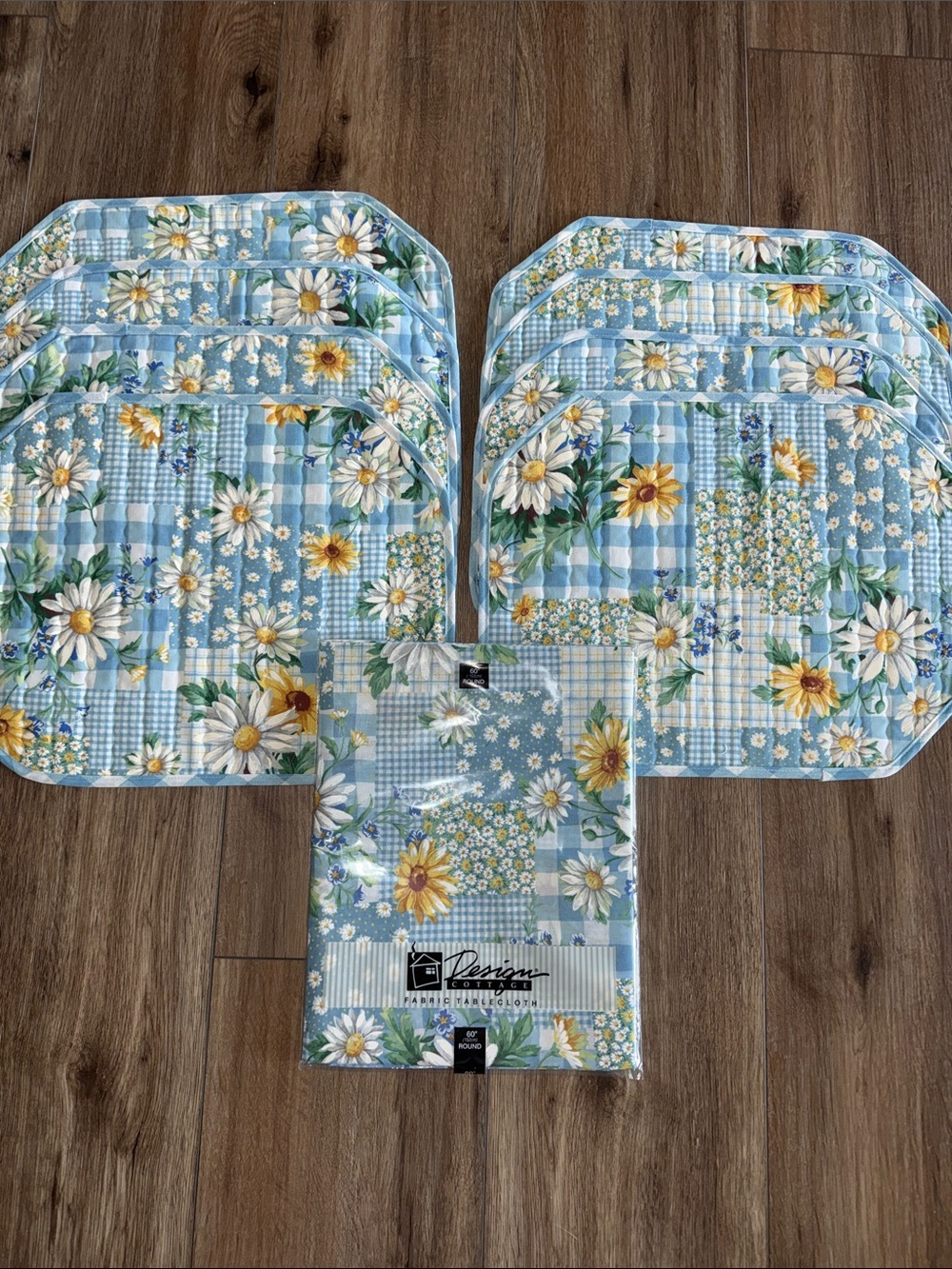 Blue Daisy Quilted Placemats and Round Tablecloth